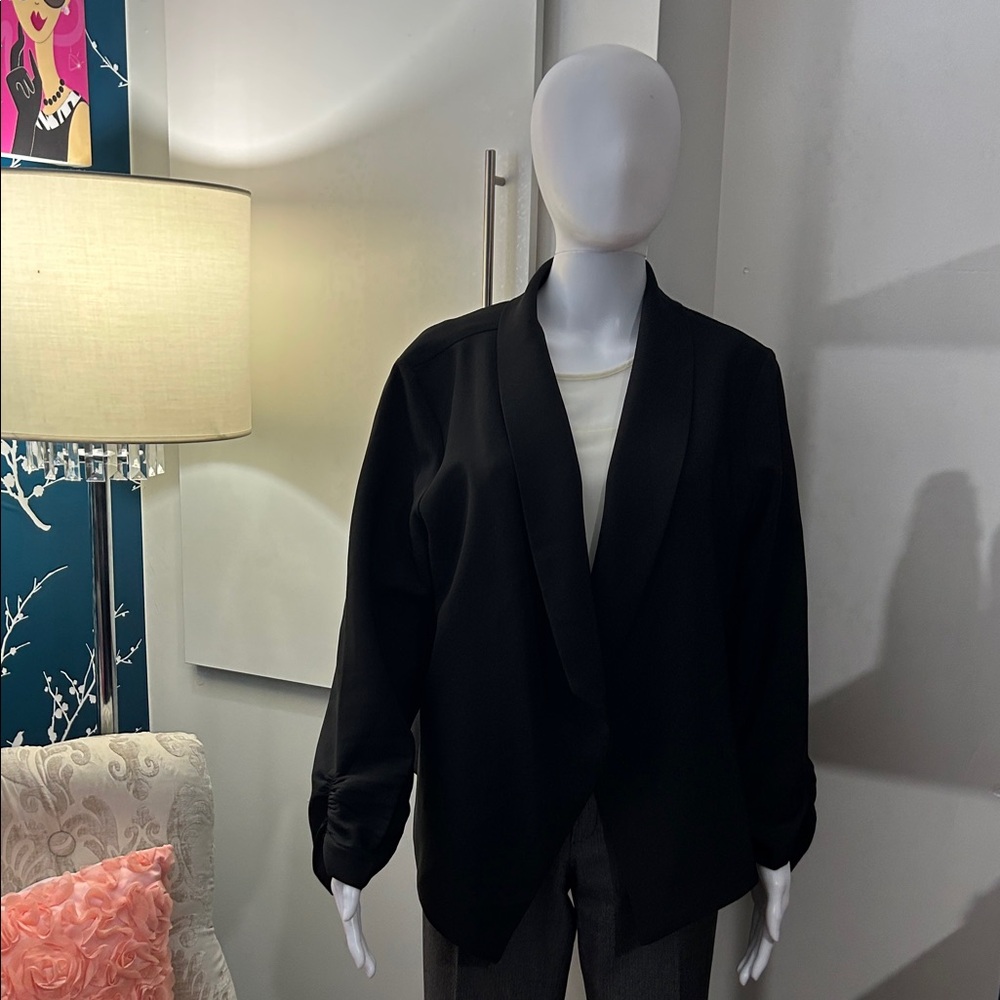 Chic Black Women's Blazer - Picture 6 of 16